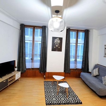 Charmant T2 Meuble Quartier Chateau De Pau Bagian luar foto